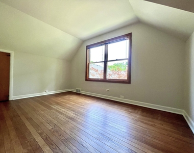 4633 Oakwood Avenue - Photo Thumbnail 7