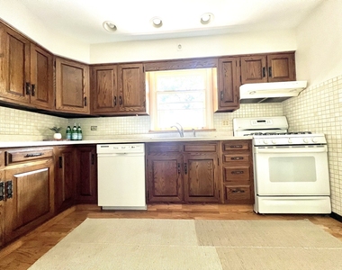 4633 Oakwood Avenue - Photo Thumbnail 3