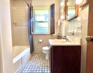 4633 Oakwood Avenue - Photo Thumbnail 5