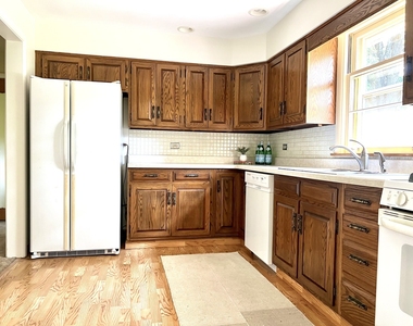 4633 Oakwood Avenue - Photo Thumbnail 2