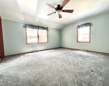 4633 Oakwood Avenue - Photo Thumbnail 10