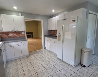 8418 W Crain Street - Photo Thumbnail 6