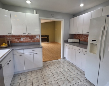 8418 W Crain Street - Photo Thumbnail 9