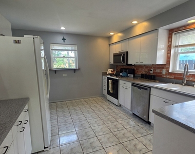 8418 W Crain Street - Photo Thumbnail 2