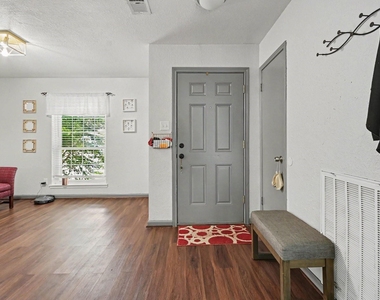 423 Merriweather Street - Photo Thumbnail 3