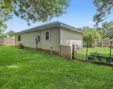 423 Merriweather Street - Photo Thumbnail 24
