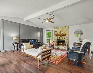 423 Merriweather Street - Photo Thumbnail 7