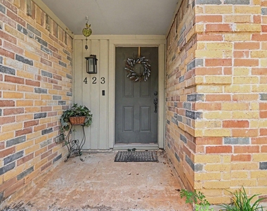 423 Merriweather Street - Photo Thumbnail 2
