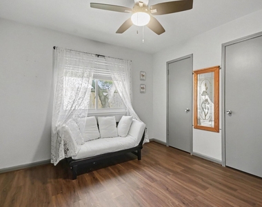 423 Merriweather Street - Photo Thumbnail 17