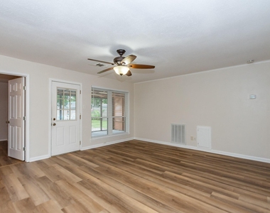 1714 Magnolia Drive - Photo Thumbnail 2