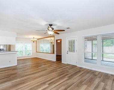 1714 Magnolia Drive - Photo Thumbnail 3