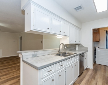 1714 Magnolia Drive - Photo Thumbnail 8