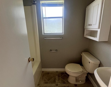 1325 Northbrook Drive - Photo Thumbnail 6