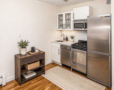 322 West 14th Street - Photo Thumbnail 4