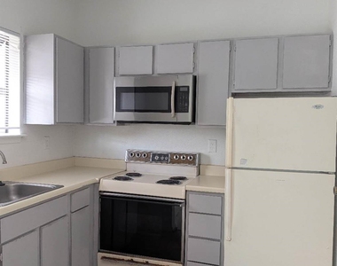 7901 Cambridge Street - Photo Thumbnail 11