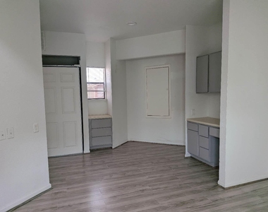 7901 Cambridge Street - Photo Thumbnail 7