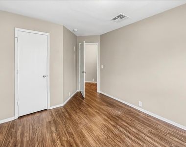 3443 Becker Glen Street - Photo Thumbnail 13