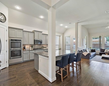 8915 Leaning Hollow Lane - Photo Thumbnail 3