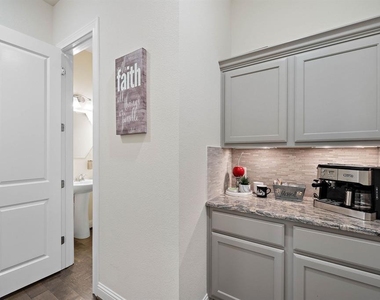 8915 Leaning Hollow Lane - Photo Thumbnail 12