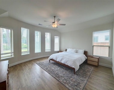 22037 Gateway Arch Drive - Photo Thumbnail 14