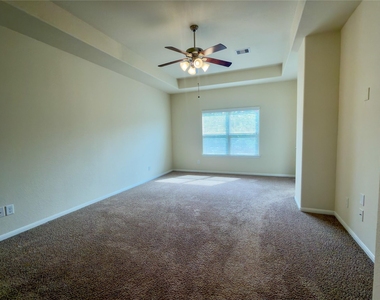 17035 Amarose Drive - Photo Thumbnail 10