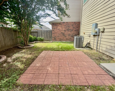 17035 Amarose Drive - Photo Thumbnail 27