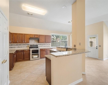 18423 Cobblestone Drive - Photo Thumbnail 3