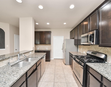 7214 Baitland Drive - Photo Thumbnail 14