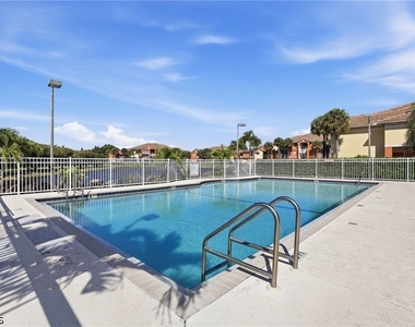 6321 Aragon Way - Photo Thumbnail 24