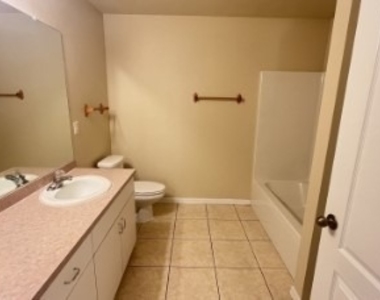 922 Se 13th Terrace - Photo Thumbnail 12