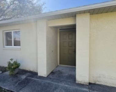 922 Se 13th Terrace - Photo Thumbnail 1