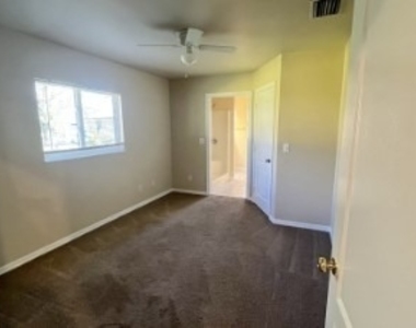 922 Se 13th Terrace - Photo Thumbnail 5