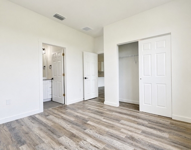 1130 Harold Avenue S - Photo Thumbnail 14