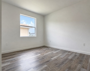 1130 Harold Avenue S - Photo Thumbnail 9