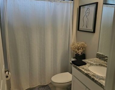 479 Spring Hill Lake Loop - Photo Thumbnail 9