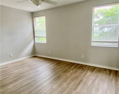 8929 Spring Mountain Way - Photo Thumbnail 10