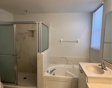 8929 Spring Mountain Way - Photo Thumbnail 15