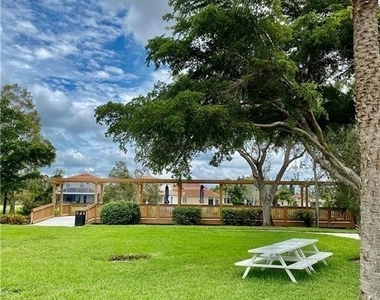 8929 Spring Mountain Way - Photo Thumbnail 18