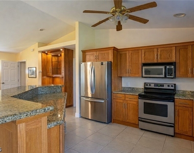 2516 13th Street Sw - Photo Thumbnail 2