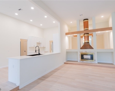 15200 Sweetwater Court - Photo Thumbnail 10