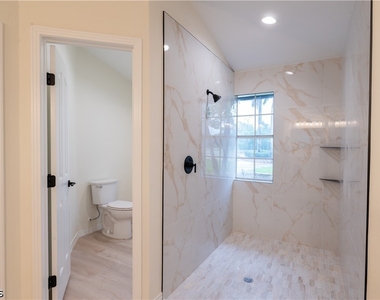 15200 Sweetwater Court - Photo Thumbnail 18