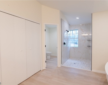 15200 Sweetwater Court - Photo Thumbnail 23