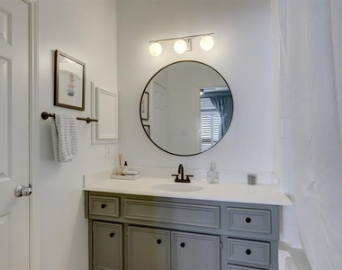 1237 W 17th Street - Photo Thumbnail 15