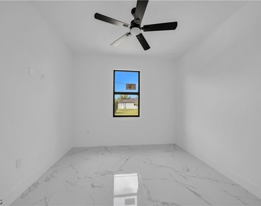 506 W 5th Street - Photo Thumbnail 27