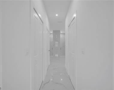 506 W 5th Street - Photo Thumbnail 16