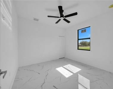 506 W 5th Street - Photo Thumbnail 25