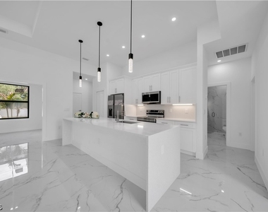 506 W 5th Street - Photo Thumbnail 8