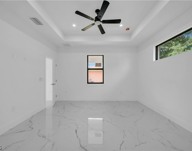 506 W 5th Street - Photo Thumbnail 17