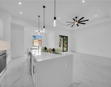 506 W 5th Street - Photo Thumbnail 13
