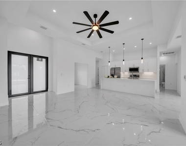 506 W 5th Street - Photo Thumbnail 14